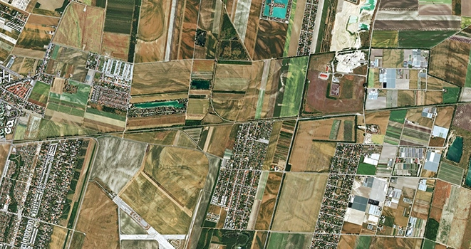 Vermessung Schmid-Luftaufnahme von Feldern und Häüsern