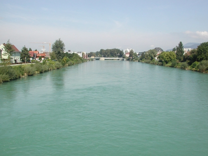 Gewässerbetreuung und Abflussuntersuchungen-Bild zeigt einen Fluss.