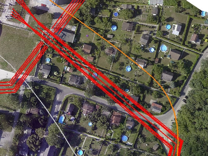 Luftaufnahme von Siedlung zur Vermessung von Hochspannungsleitungen