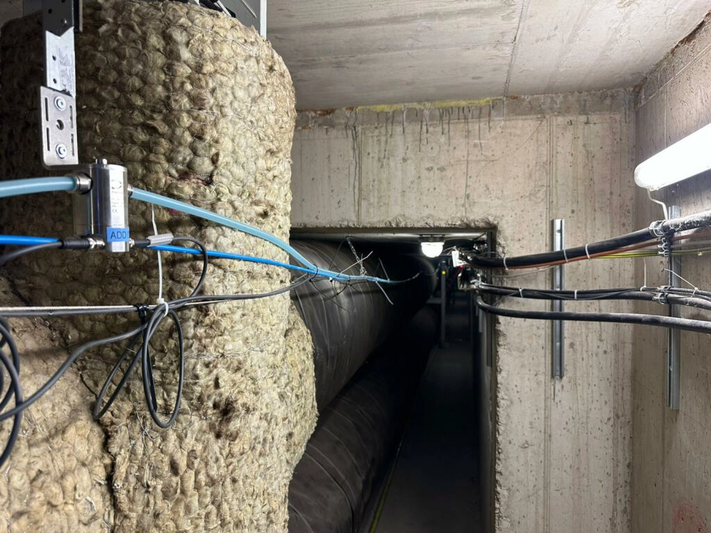 Fernwärme gesichert-Bild zeigt einen Datenlogger zur genauen Überwachung.