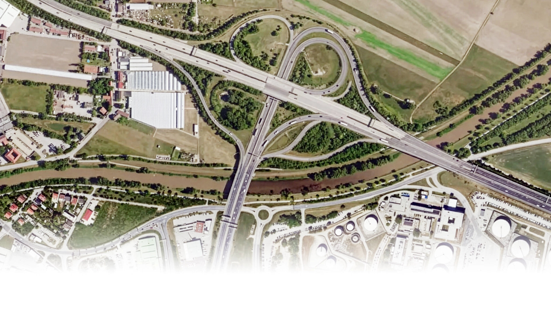 Dokumentation von oben-Bild zeigt A4 Ostautobahm von oben.